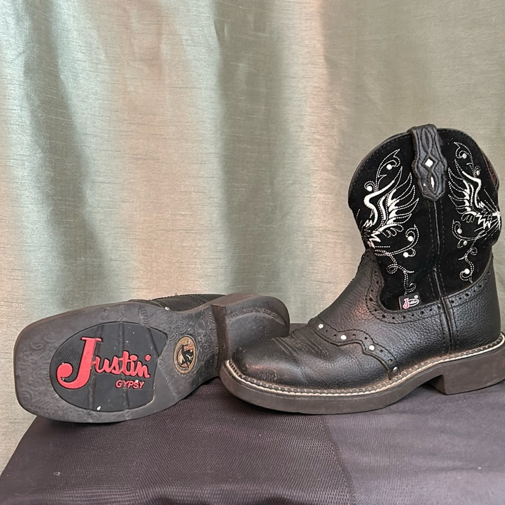 Women’s cowboy boots